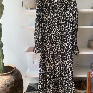 H&M Black & White Print Maxi Tunic Dress w/ long cuffed sleeve & frill bottom